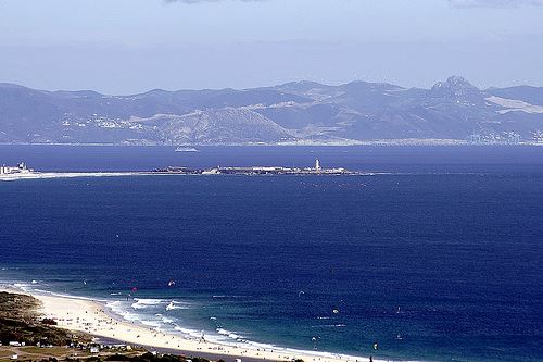 Playa de Valdevaqueros, Isla de Tarifa y el Puerto de Tanger al fondo