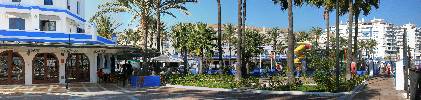 Photo of Estepona Beach And Country Club community. <br /><em> Estepona Beach And Country Club community, taken on 12 October 2006 by James Lynch</em>