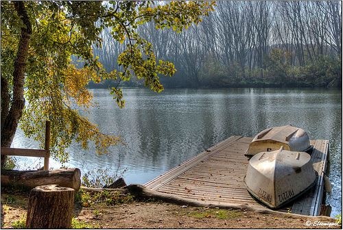 Barcas en el río por Elsemiguel.