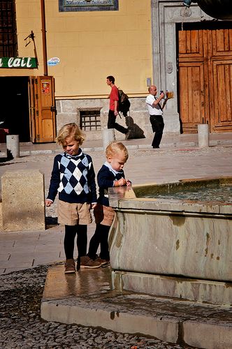 Niños en Fuente