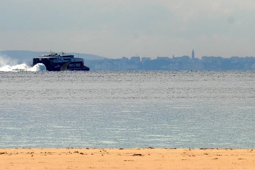 Ferry Tarifa-Tánger, Tánger al fondo