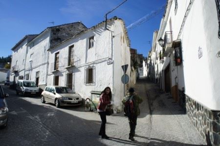 House hunting in Alcala la Real. Photo © snobb.net