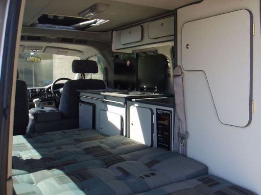 Салон френди. Mazda Bongo Friendee кемпер. Mazda Bongo Friendee автодом. Mazda Bongo Camper. Mazda Bongo Friendee Camper.
