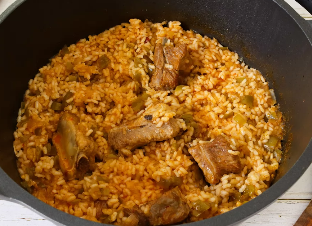 Pork Ribblet Over Rice Rice with Pork Ribs: An Easy Recipe to Win Over Every Sunday